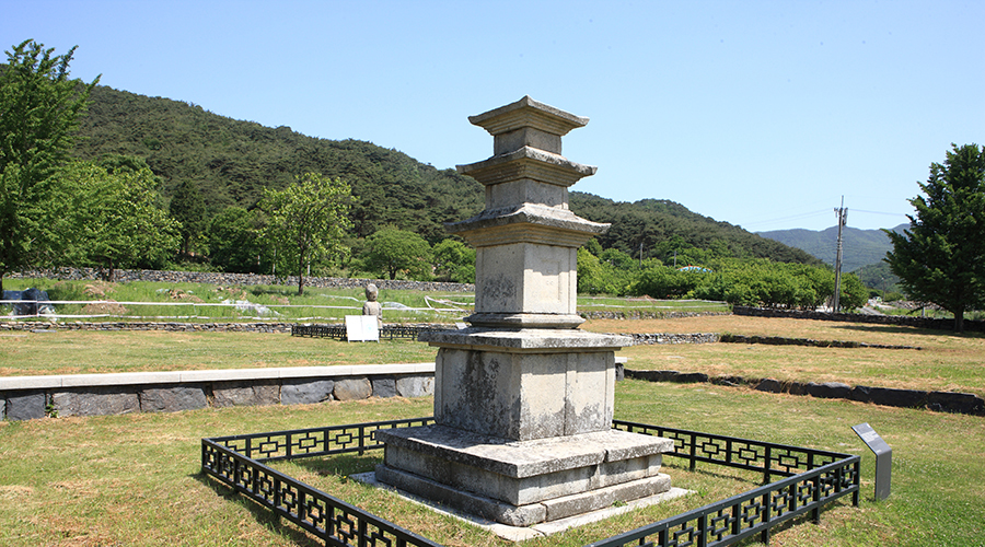 보령  성주사지 서 3층 석탑(保寧 聖住寺址 西 三層 石塔)