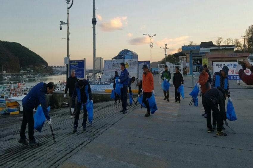 오천항에서 시민과 함께하는 청결행사